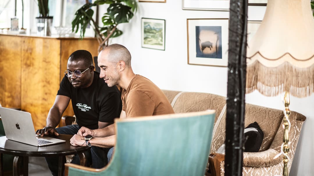 MIUN - 2026 - Upphandlade fotografer - Studentbilder - Masterstudenter i soffa