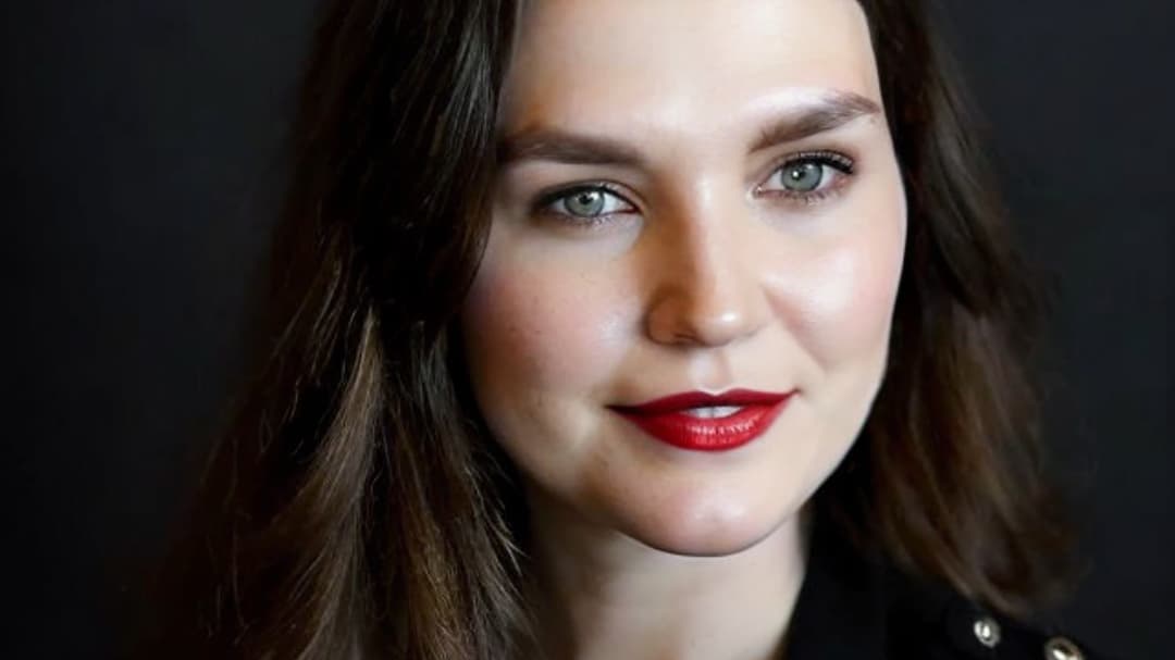 Headshot_KelliHaraldsson - Copy.png