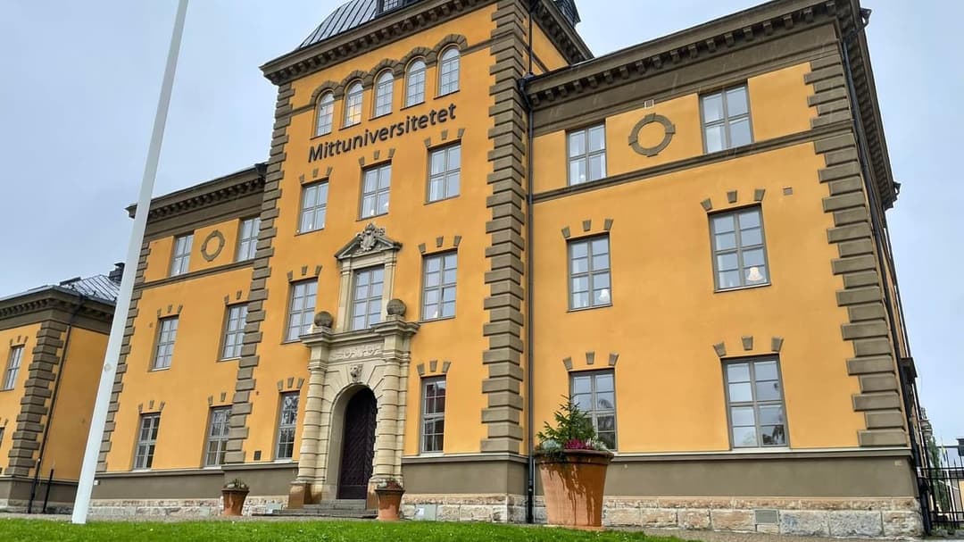 gul byggnad campus östersund