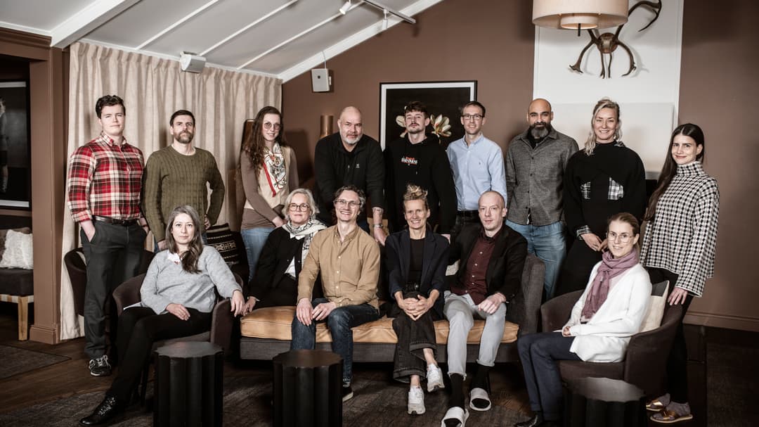 femton personer i en stuga