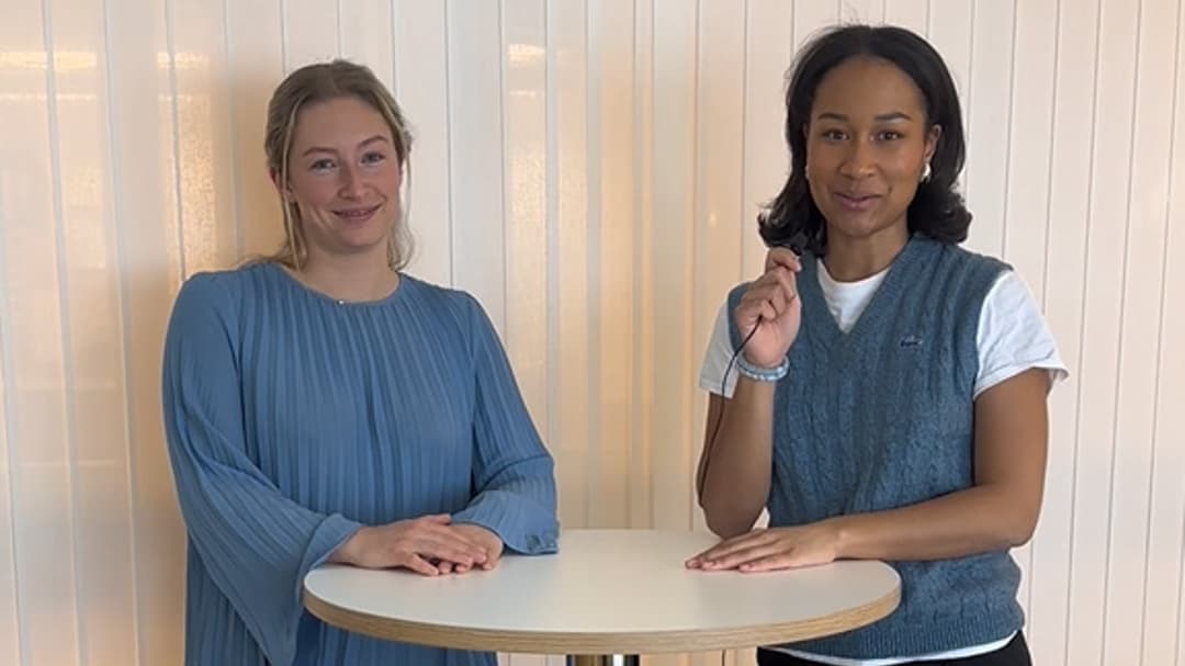 Aisha möter kemisten Emelie i en intervju