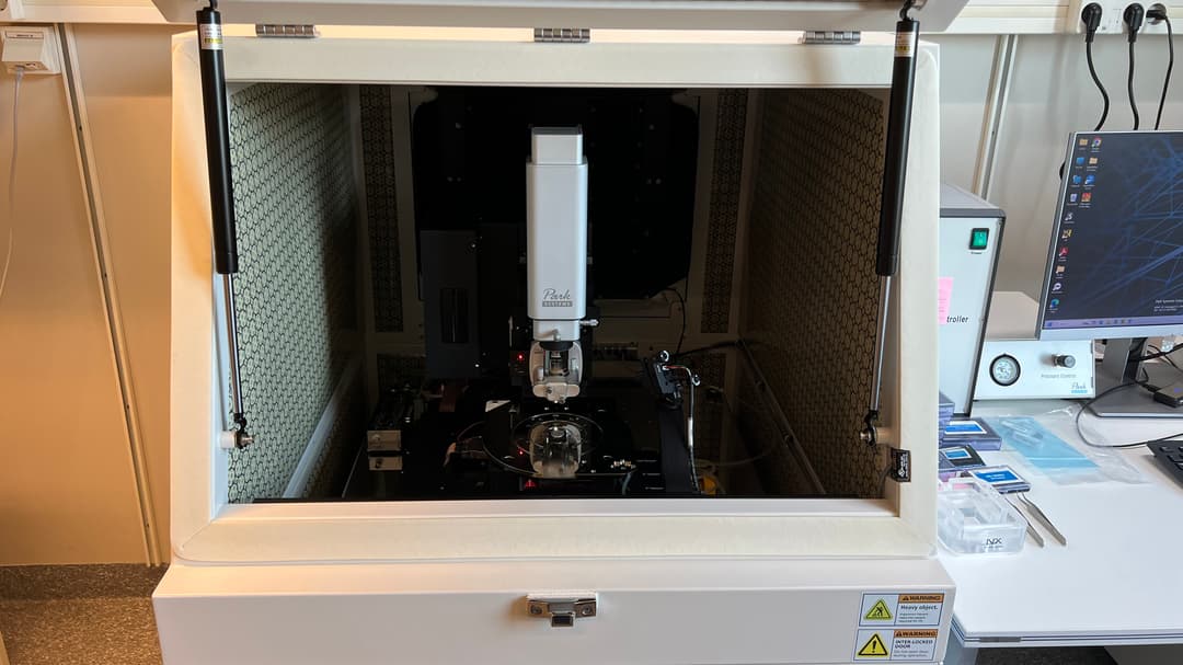 Advanced equipment in a lab.