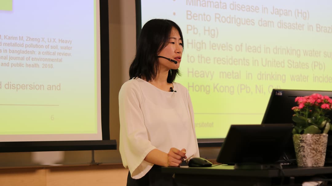 A women presenting on stage.