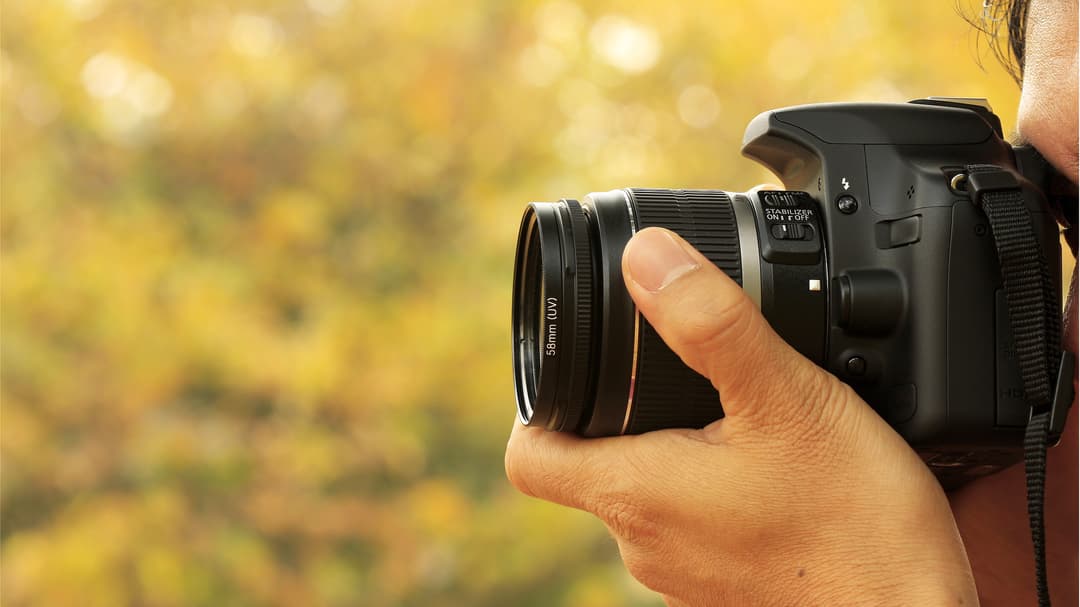 1088128-photographer-taking-a-shoot-with-a-digital-camera.jpg