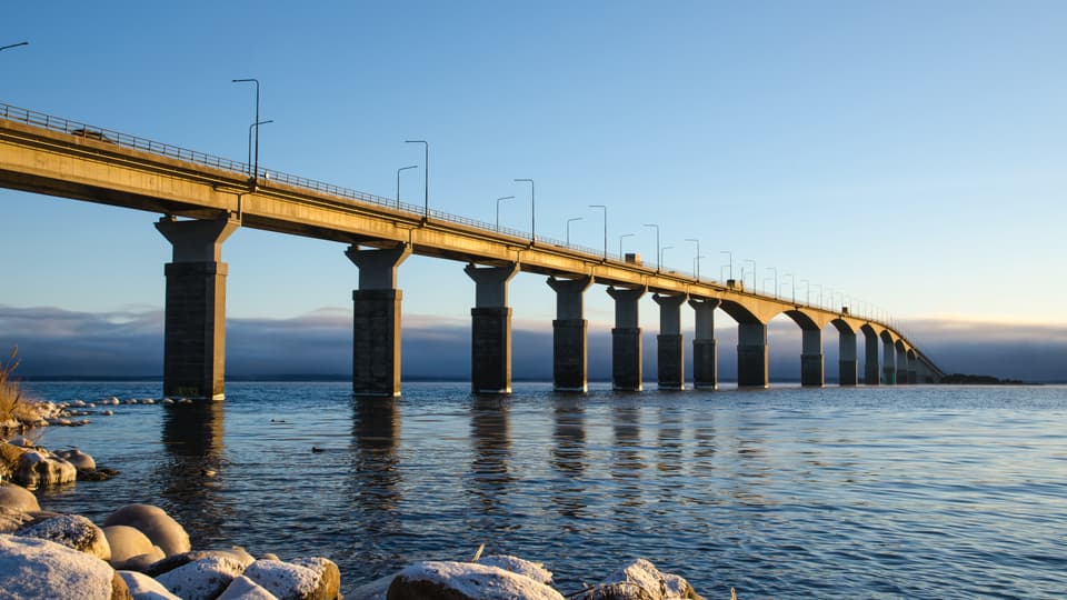 mp10711578-morning-sun-at-the-bridge.jpg