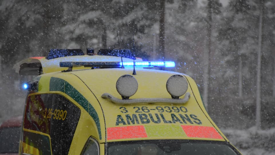 mp17984584-ambulans-i-snofall-foto-xnytt.jpg