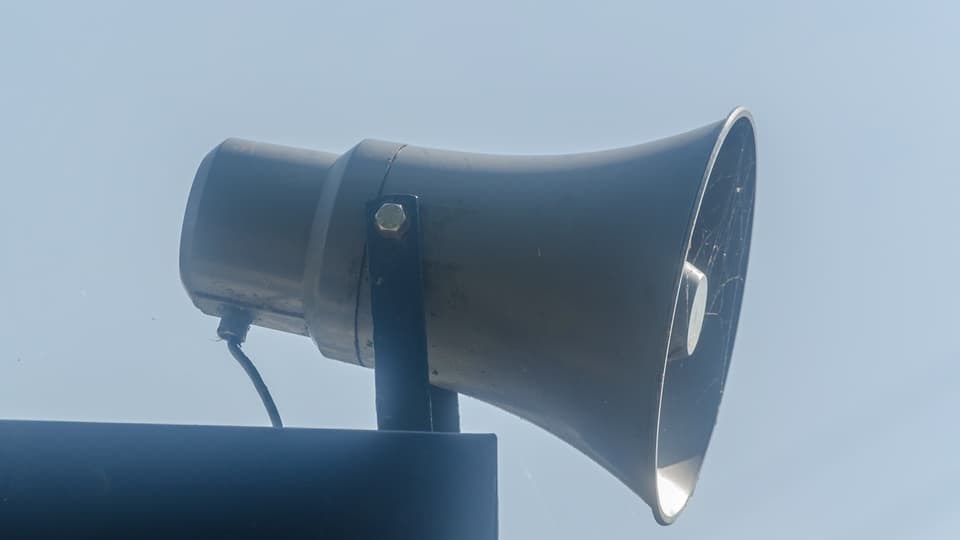 10398087-speaker-megaphone.jpg