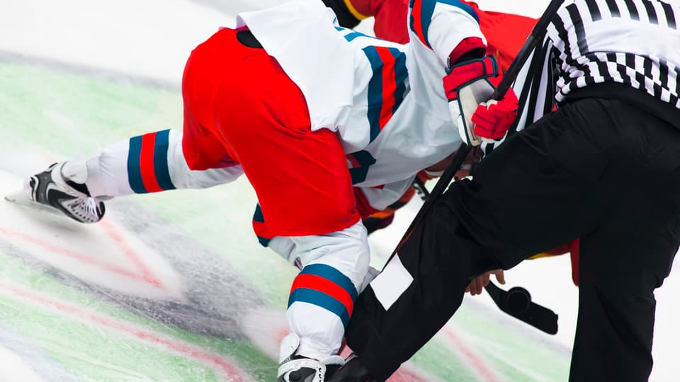 13561154-ice-hockey-face-off.jpg