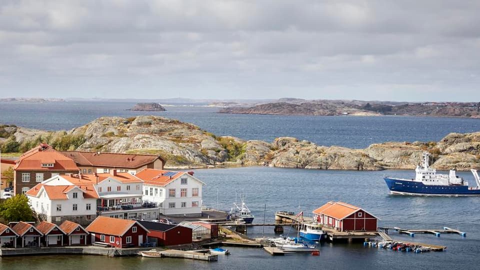 utsikt över bebyggelse i en skärgård
