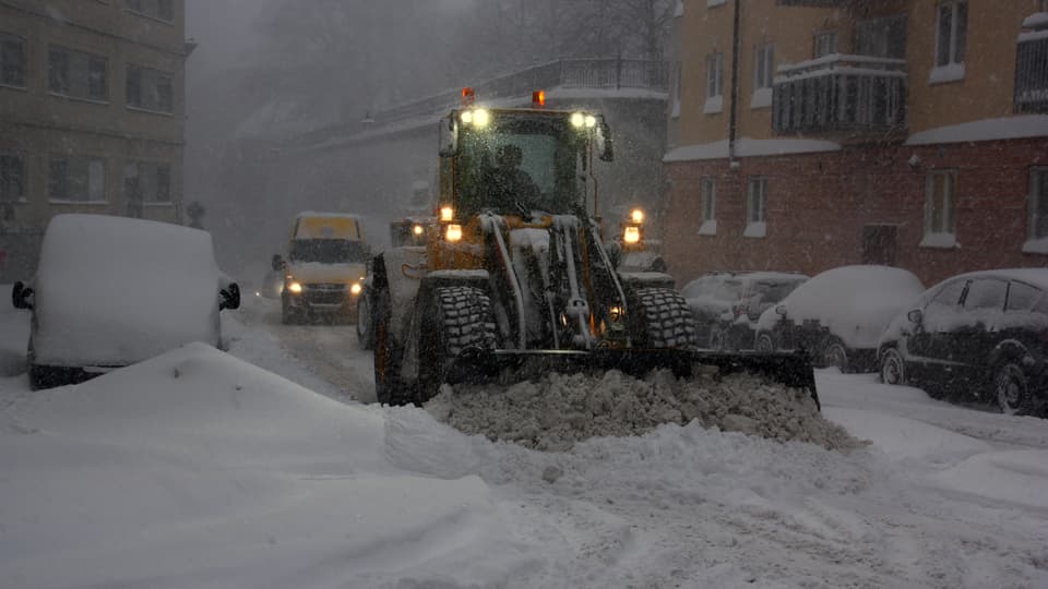 25167120-snostorm-snorojning-pa-gator-i-stockholm-sodermalm.jpg