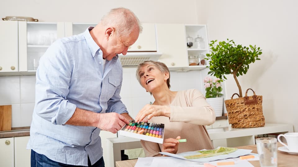 25833540-senior-woman-with-dementia-painting.jpg