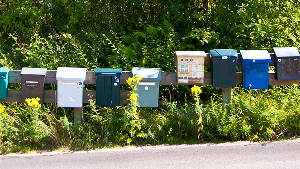 8262545-mailboxes-in-sweden_beskuren.jpg