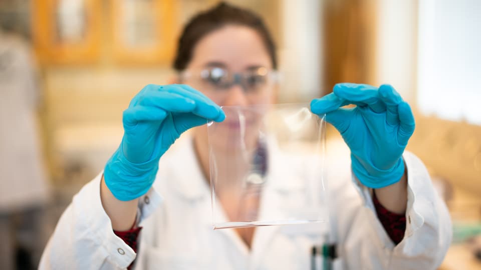 Researcher in the chemistry lab.