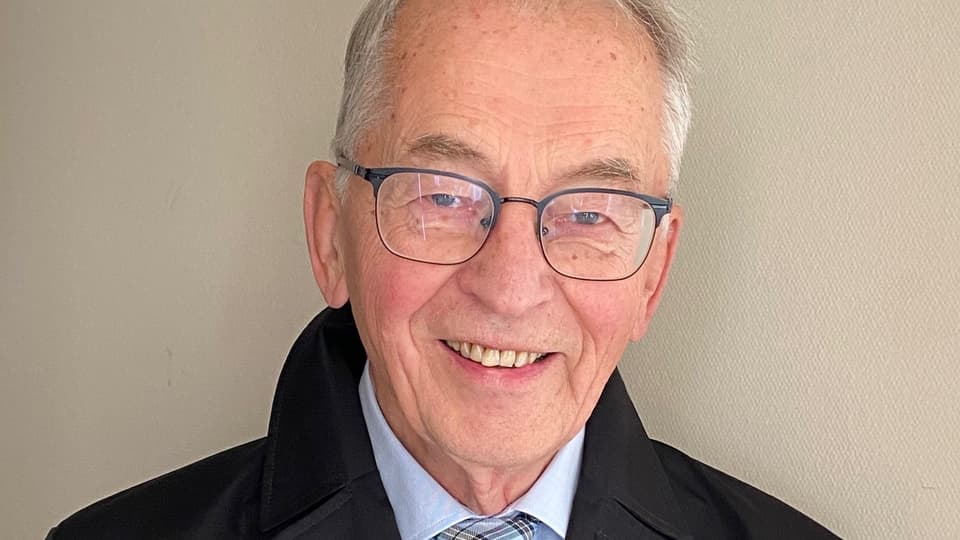 Portrait of older man wearing glasses