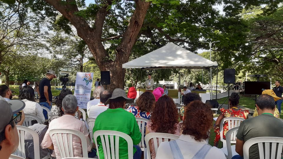 audience in a garden