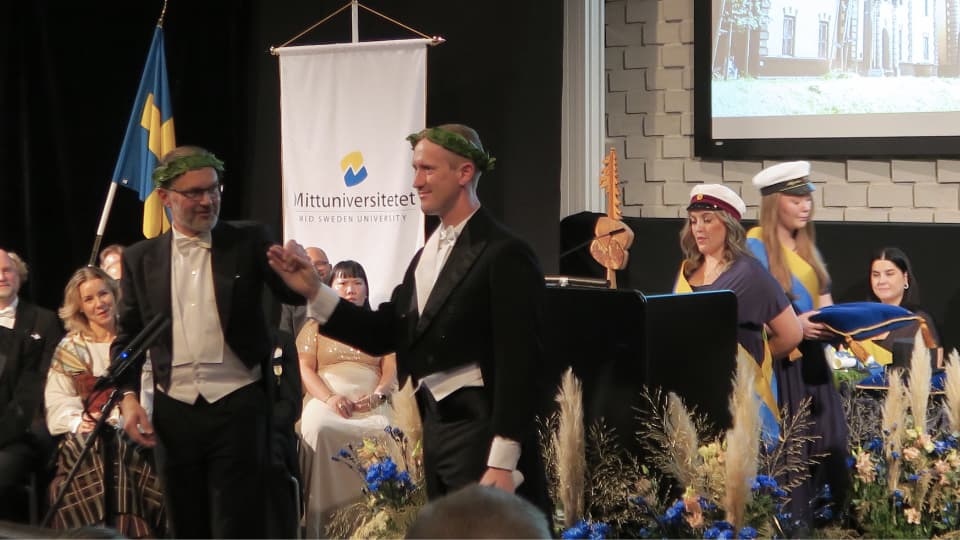 Axel Eriksson on stage 