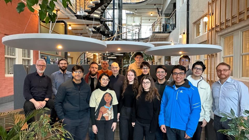 A group photo of several people on campus Sundsvall