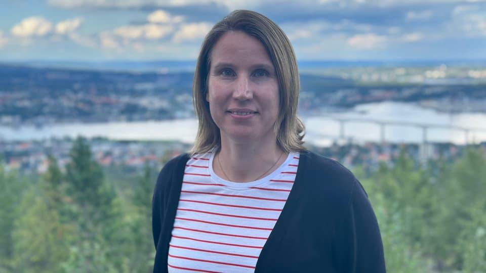 A woman with brown hair and a red and white striped shirt