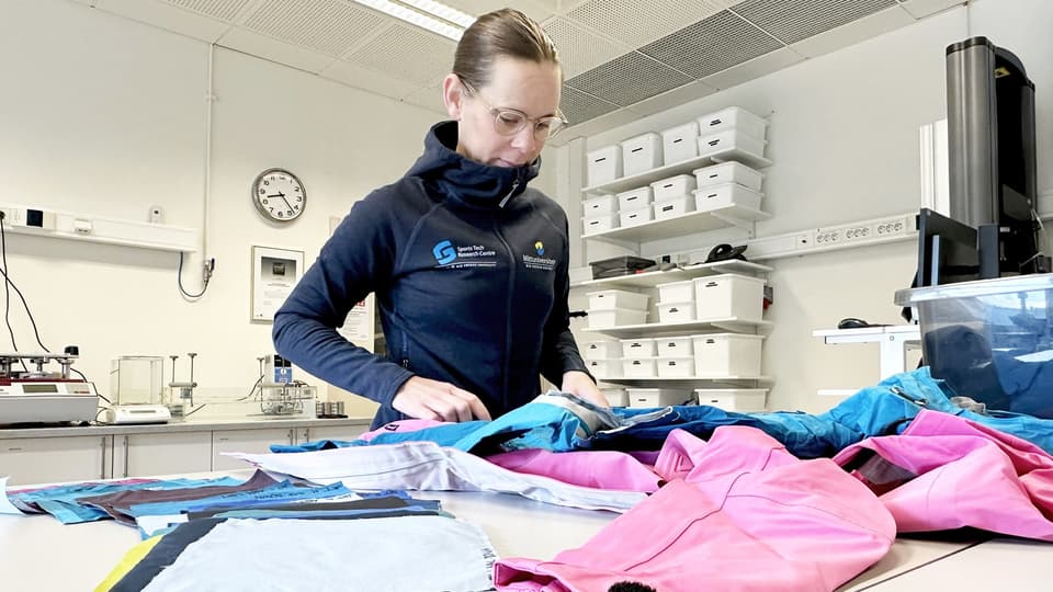 PhD student Louisa Nilsson in the lab