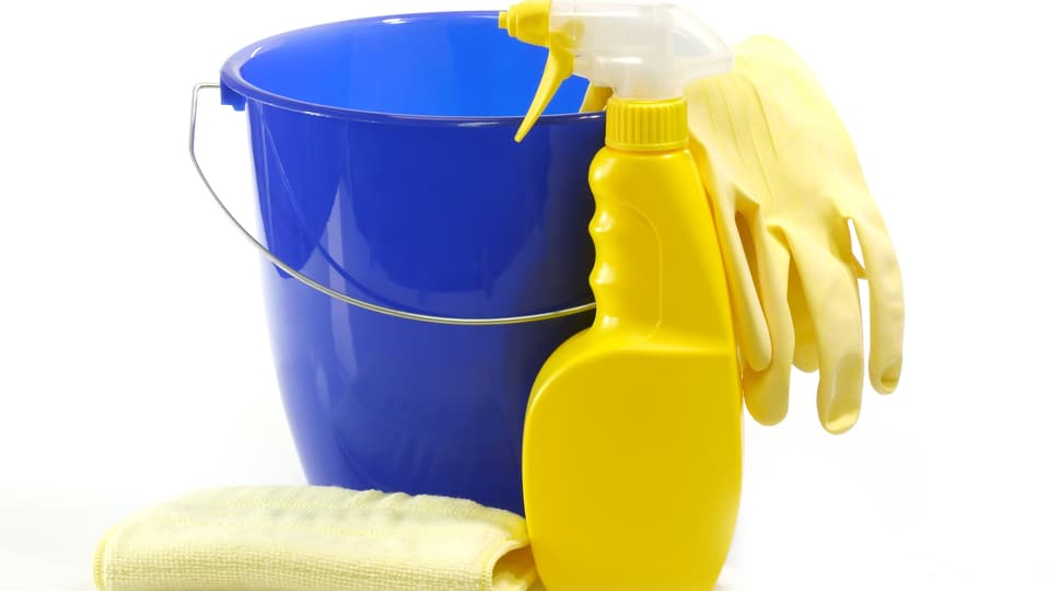 117378-bucket-and-a-spray-bottle.jpg