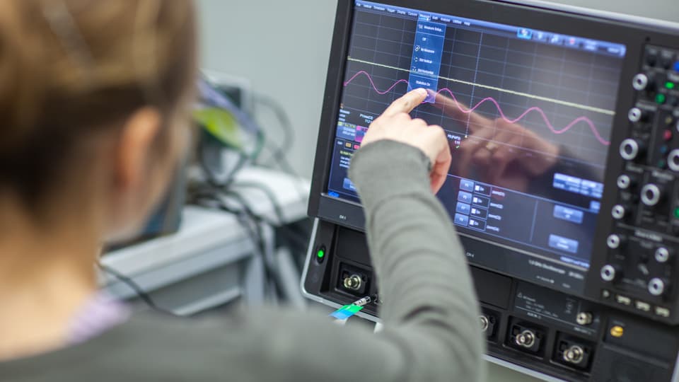 32849035-female-scientist-doing-research-in-a-quantum-optics-lab.jpg