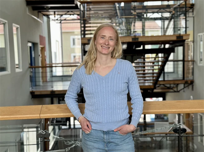 A woman in a lightblue sweater