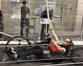 Peter Malmberg, handcyklist, i Mittuniversitetets vindtunnel.