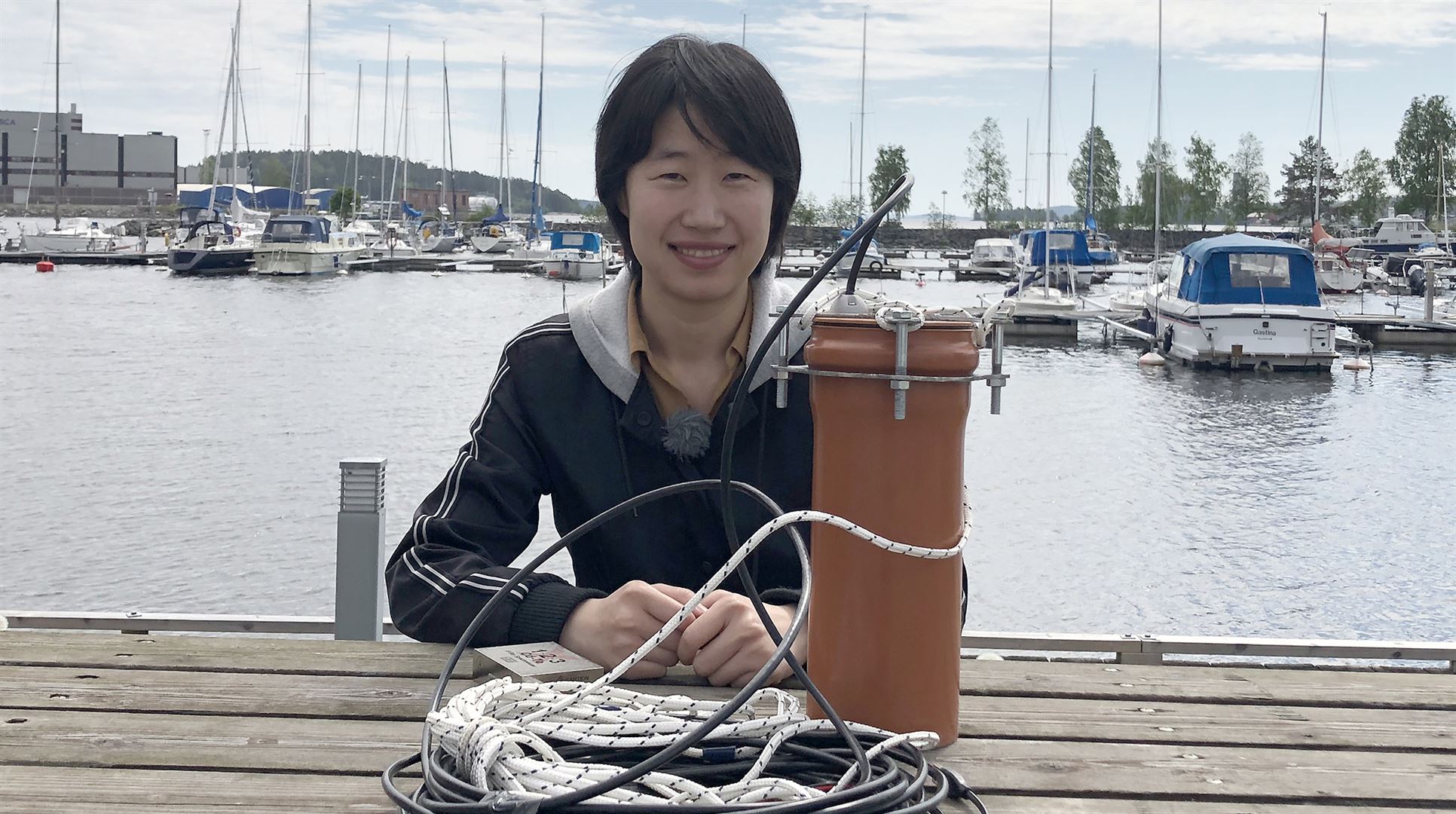 Siwen An i hamnen med cylindern